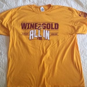 Mens XL Cleveland Cavs Street T-Shirt Gold